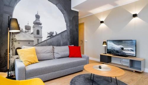 Deluxe One-Bedroom Apartment with River View