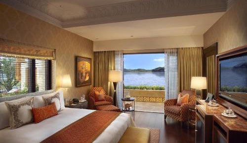 Grand Heritage Lake View with balcony