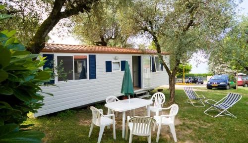 Mobile Home (5 Adults)