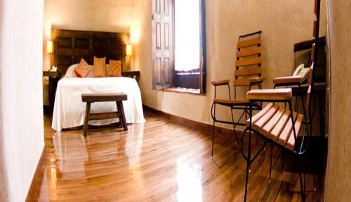 Deluxe Suite with Spa Bath