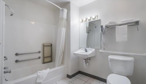 1 King Bed Accessible