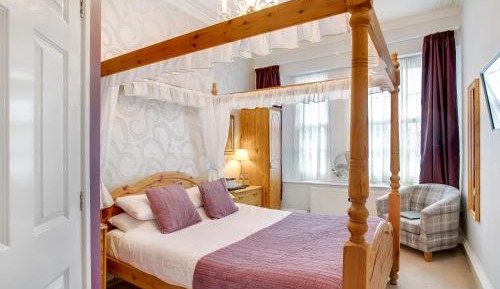 Room with Four-Poster Bed