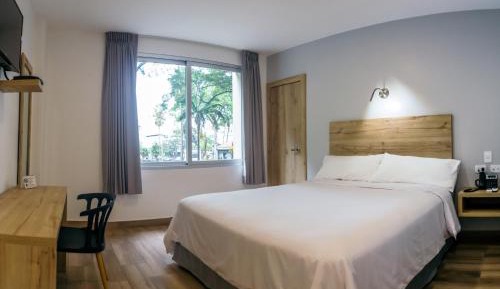 Deluxe Queen Room
