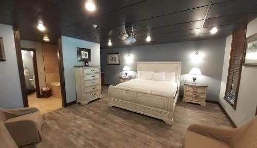 100 Grand King Suite