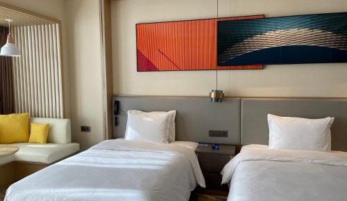 High Floor Standard Twin Room