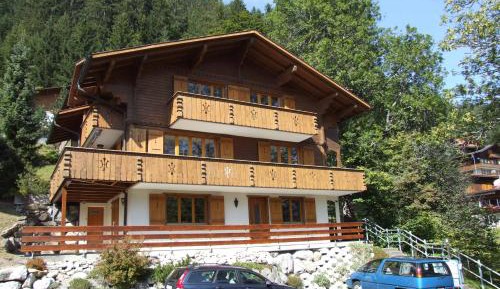 Apartment with Mountain View
