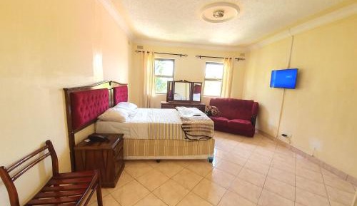 Deluxe Room (2 Adults + 1 Child)