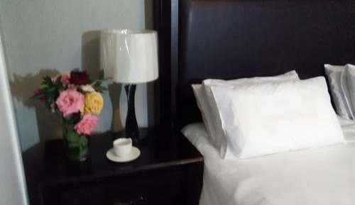 Deluxe Queen Suite