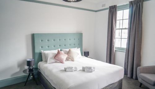 Superior King Room with Ensuite Bathroom
