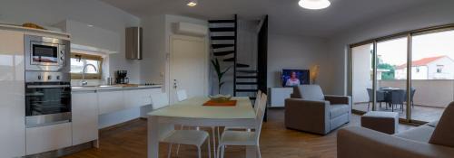 Deluxe Apartment with Balcony and Sea View