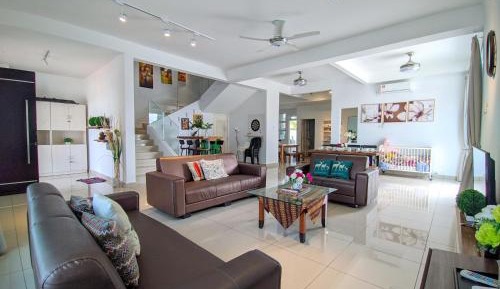 Five-Bedroom Holiday Home