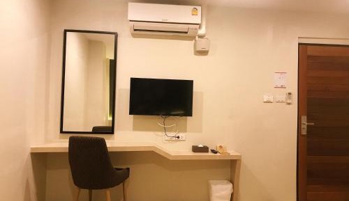 Standard Queen Room with no Window