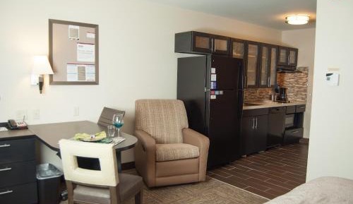 King Studio Suite with Hearing Accessible Tub