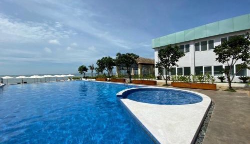 Apartment with Pool View 