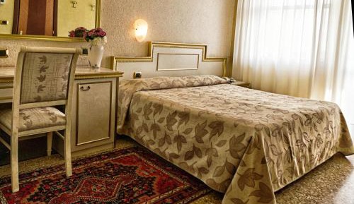Elegant Single Room