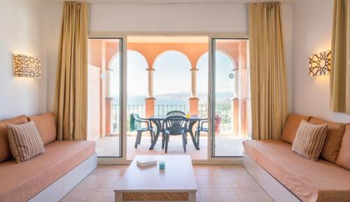 One-Bedroom Apartment with Sea View