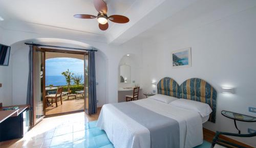 Deluxe Double Room with Patio and Sea View