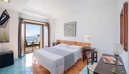 Superior Double Room with Terrace and Sea view 