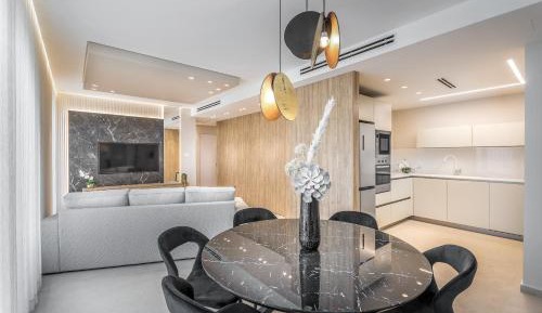 Apartment with Shower