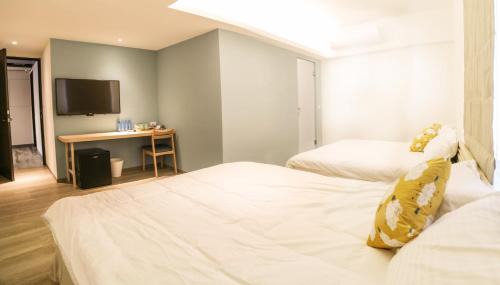 Standard Queen Room with Two Queen Beds