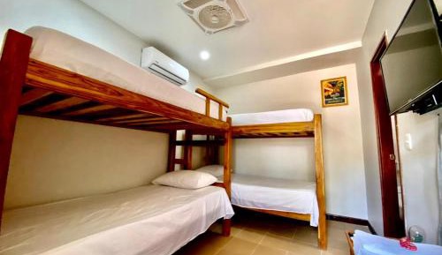 Quadruple Room with Private Bathroom