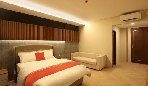 Deluxe Queen Room