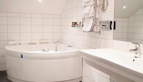 Junior Suite with Spa Access