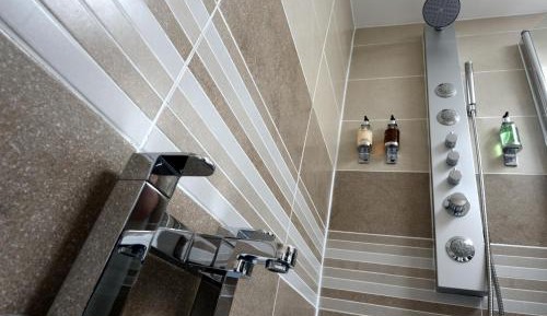 Super King or Twin Room with Bath - Dog Friendly