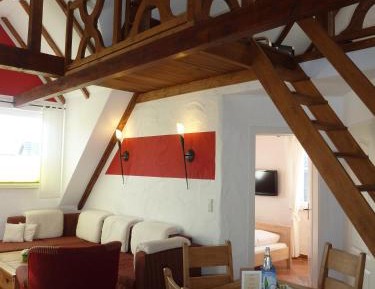 Suite (1-4 Adults)