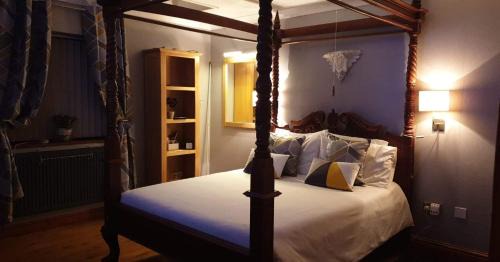 Double Room with Four Poster Bed