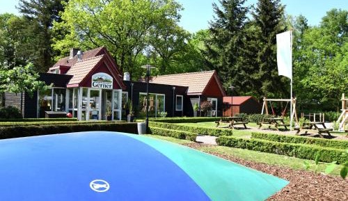 One-Bedroom Holiday Home