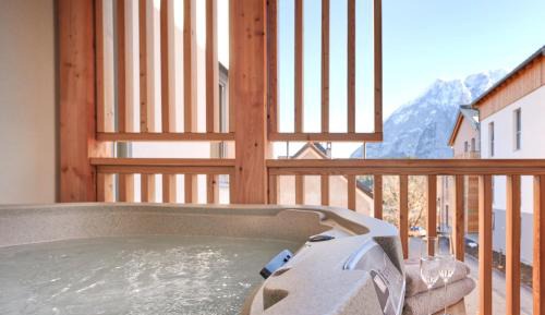 Apartment with Mountain View