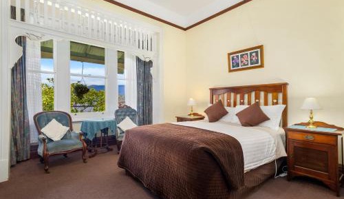 Queen Room with Mountain View