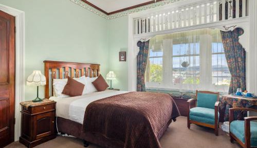 Queen Room with Garden and River View