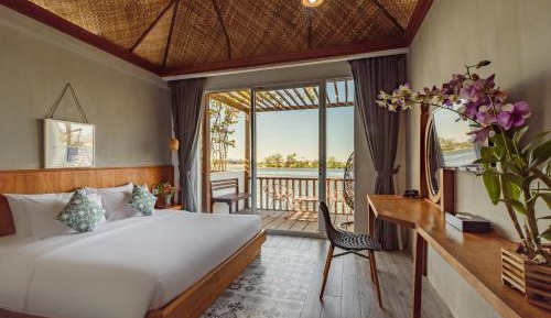 Deluxe Double Room with Balcony and Sea View