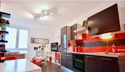 One-Bedroom Apartment with Sea View