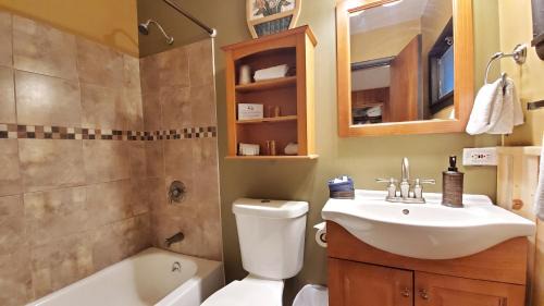 Rustic Queen Room with River View