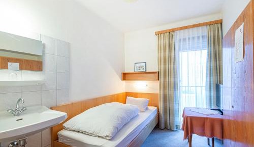 Single Room with Shared Bathroom