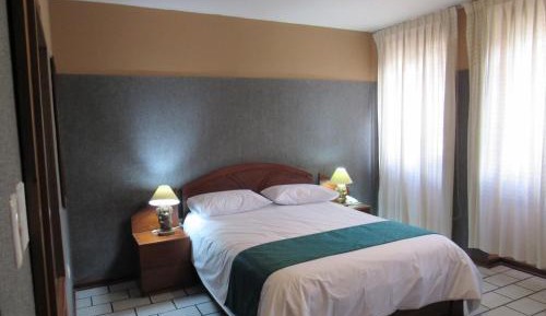 Deluxe Queen Room
