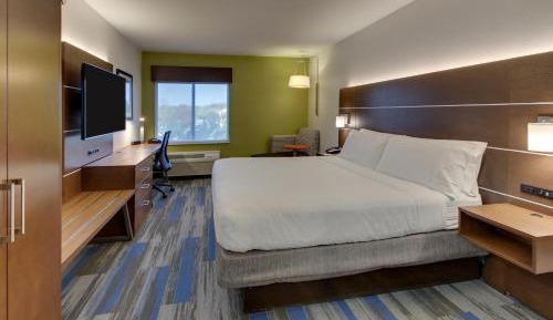 Standard King Room with Mobility Accessible Roll-In Shower