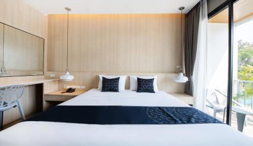 Deluxe Double or Twin Room with Pool Access