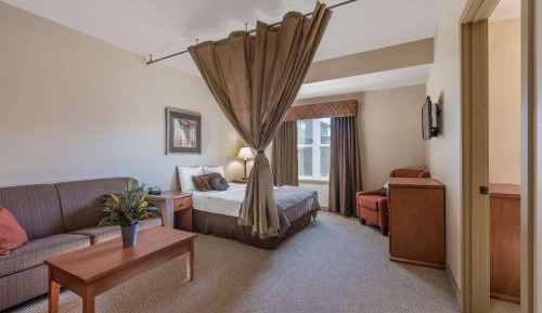 Queen Suite with Two Queen Beds and Sofa Bed - Non-Smoking