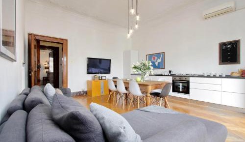 Deluxe Apartment