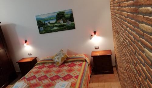 Single Room with Shared Bathroom