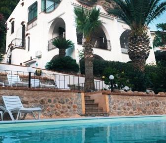 Villa with Pool View