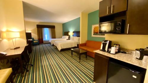 Queen Room with Two Queen Beds - Hearing Accessible/Non-Smoking