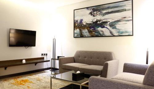 Deluxe King Suite