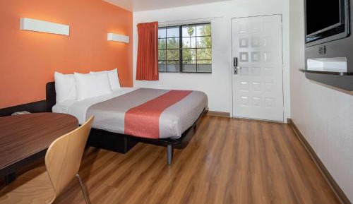 Double Room - Disability Access - Roll In Shower