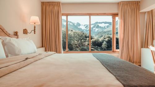 Junior King Suite with Glacier View