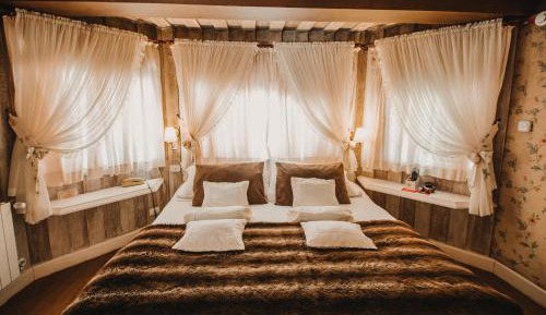 Suite with Hot Tub
